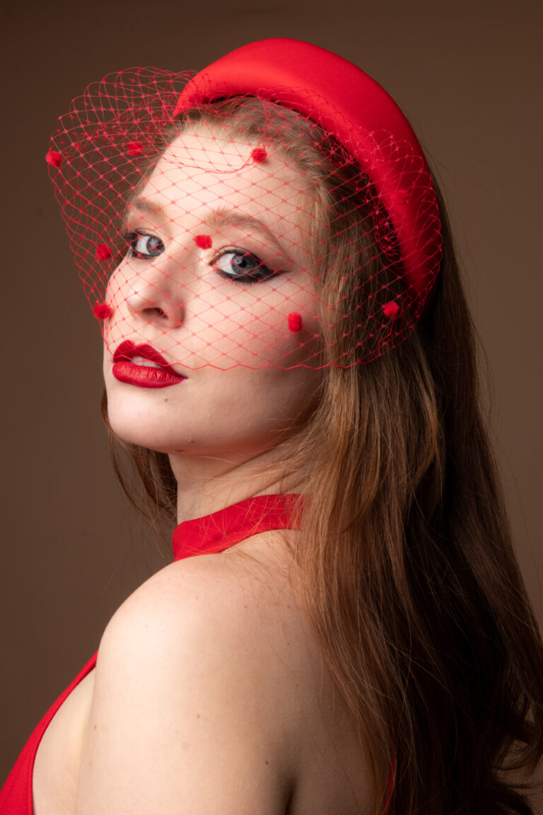 Modelle Identity durante uno shooting per un brand di accessori