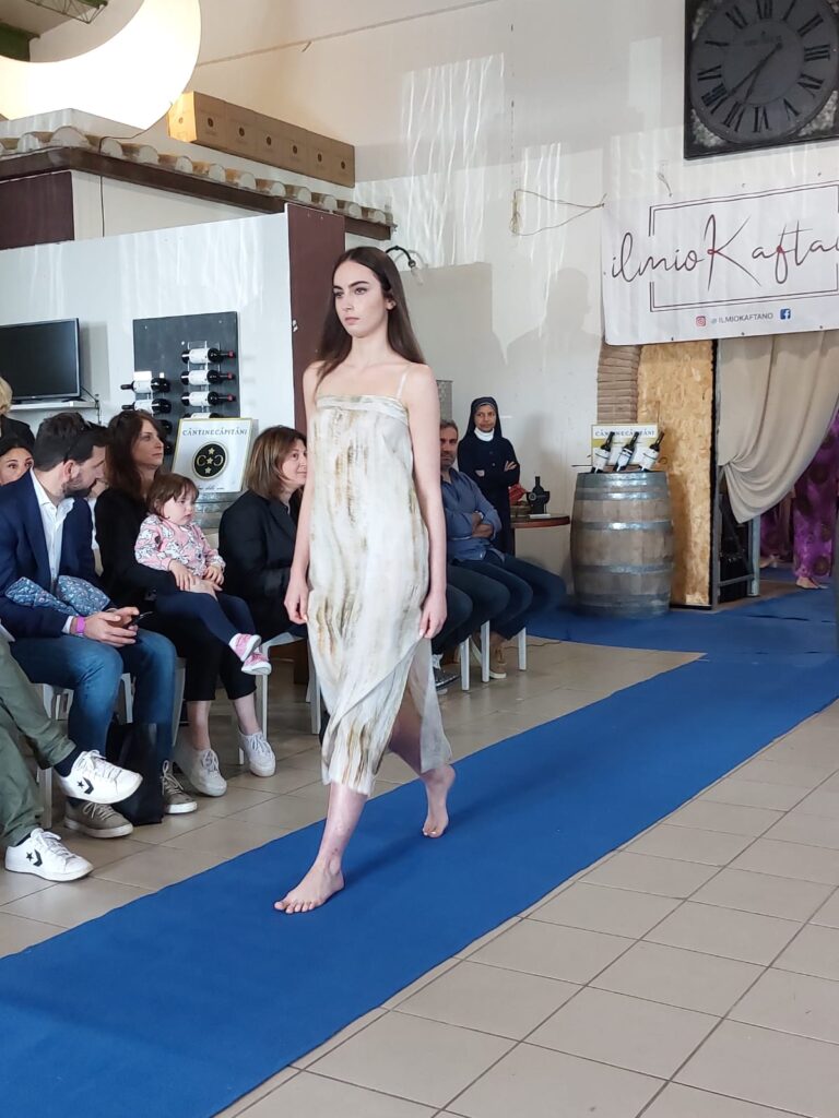 modella IDENTITY