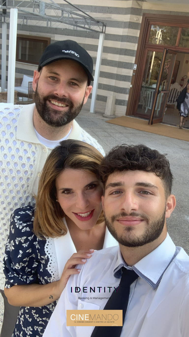 claudia volpe e di falco con modello identity